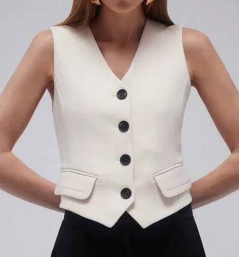Women's waistcoat premium buttons and finish
